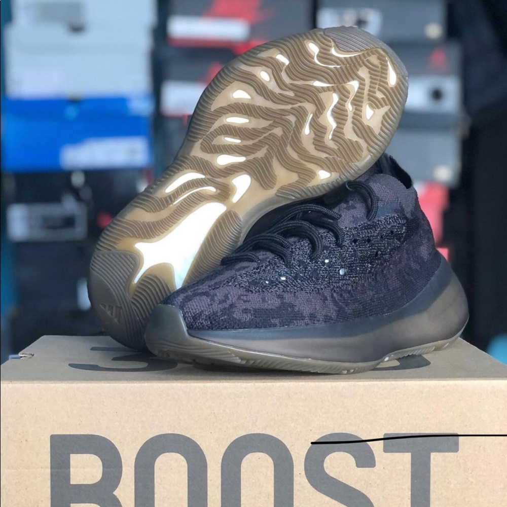 Yeezy 380 "Onyx"